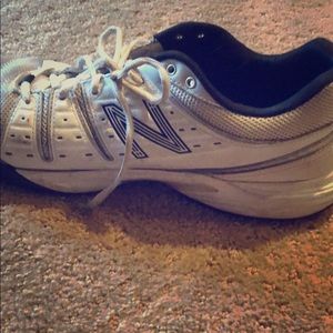 New balance 656 tennis shoes navy blue/white